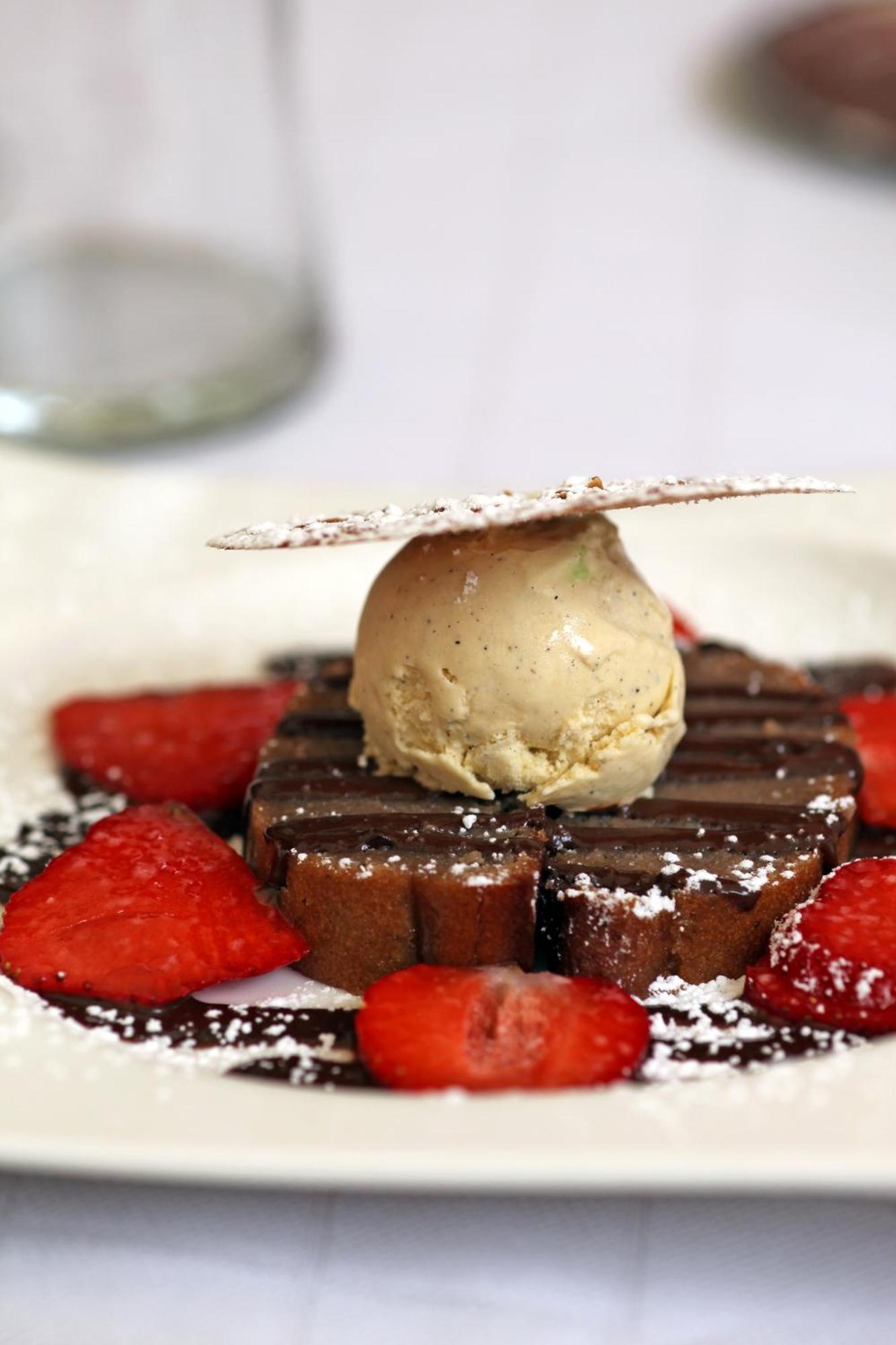 Logis Hotel Restaurant De La Paix Lodève Kültér fotó