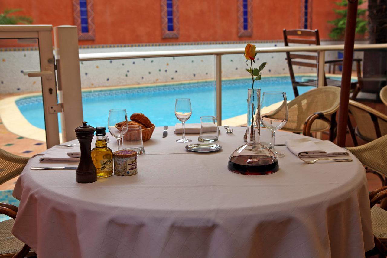 Logis Hotel Restaurant De La Paix Lodève Kültér fotó