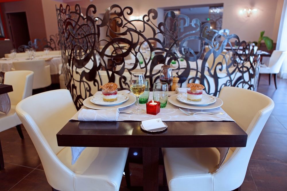 Logis Hotel Restaurant De La Paix Lodève Kültér fotó