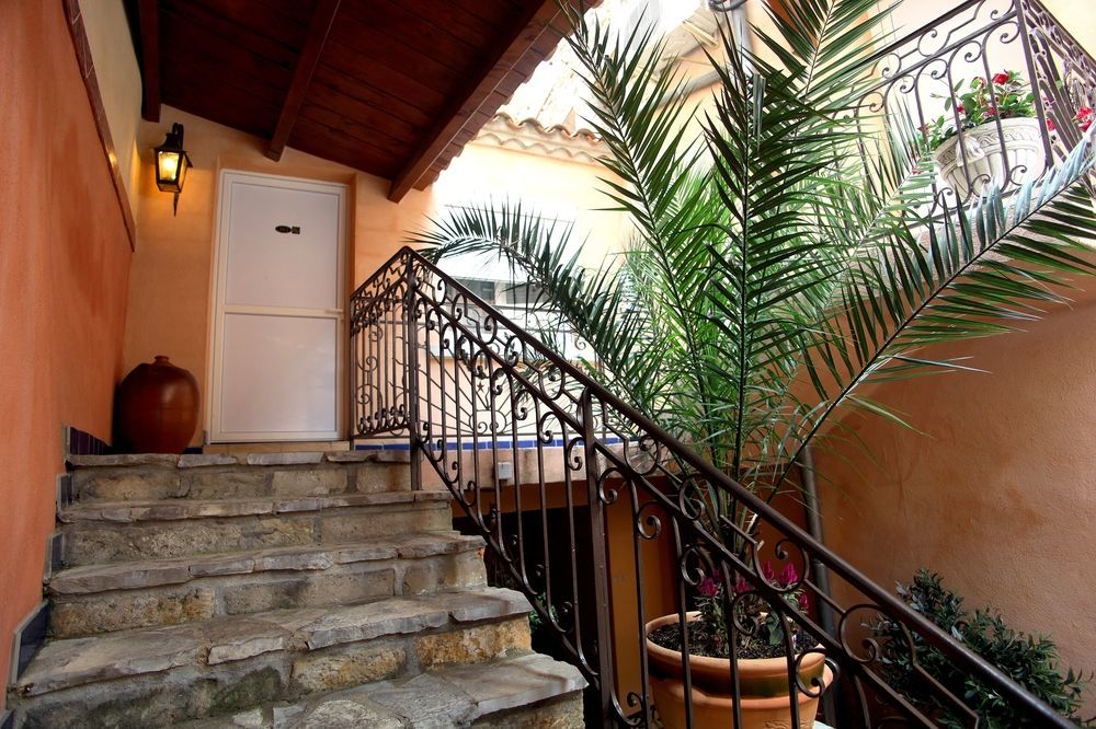 Logis Hotel Restaurant De La Paix Lodève Kültér fotó
