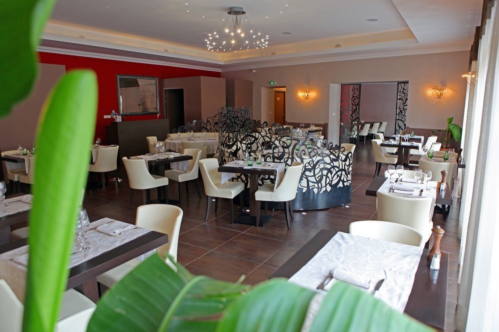 Logis Hotel Restaurant De La Paix Lodève Kültér fotó