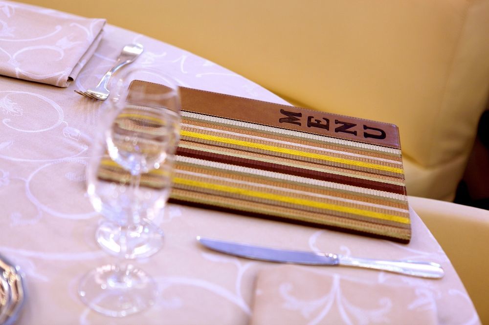 Logis Hotel Restaurant De La Paix Lodève Kültér fotó